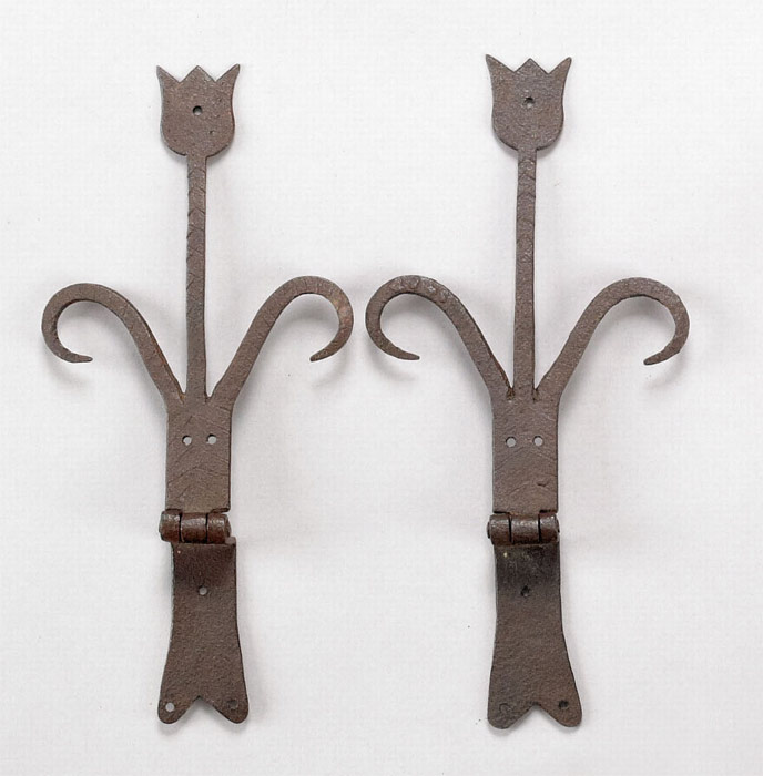 Pair of tulip-shaped blanket chest hinges,  Southeastern Pennsylvania, circa 1770-1800
